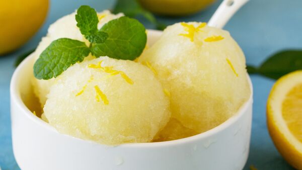 Csak 3 összetevő kell hozzá, és a gyerekek imádják - Citromos sorbet (tejmentes fagyi)