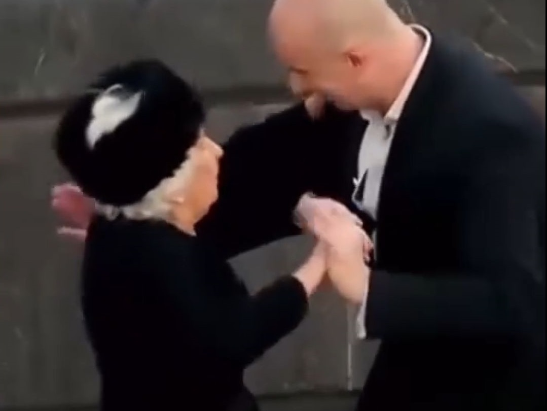 Csodálatos, ahogy ez az idős hölgy táncol - Már 24 millióan látták ezt a videót