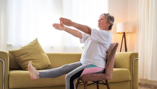 Legyél igazi fitt nagyi! -  Otthoni egészségmegőrző senior torna, csak egy szék kell hozzá (VIDEÓ)