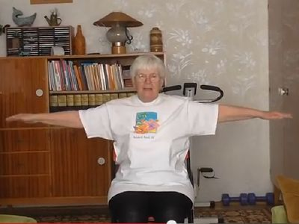 10 perces otthoni torna idősebbeknek - ülve is végezhető gyakorlatokkal