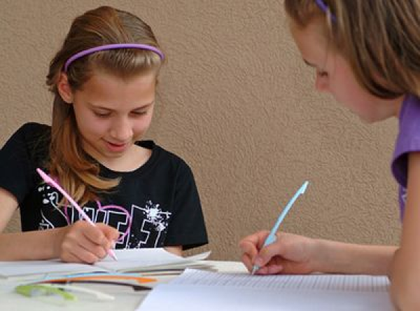 UO Toll - Új magyar találmány - írásfejlesztő toll gyerekeknek (Interjú a tervezővel)