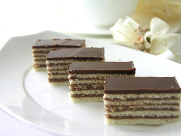 Réteges csokikrémes szelet - sütemény recept csokirajongóknak