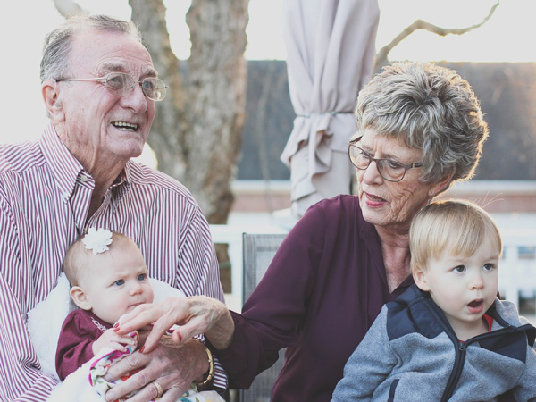 Nagyszülők világnapja: minden évben ezen a napon ünnepeljük a nagyikat és a nagypapákat!