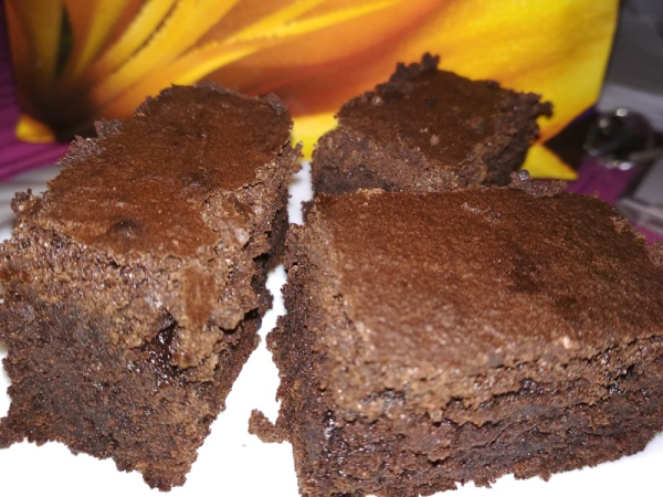 Csupa csoki brownie recept - Ellenállhatatlan süti csokirajongóknak
