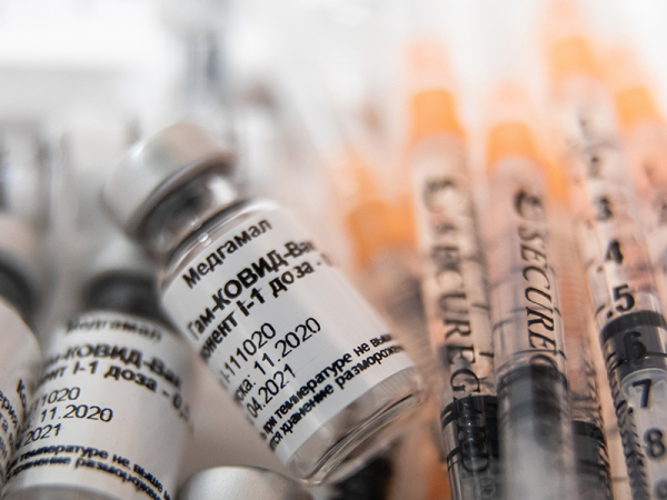 Víruskutató: A vakcina a koronavírus-fertőzéstől nem véd, de megelőzi a súlyos tüneteket
