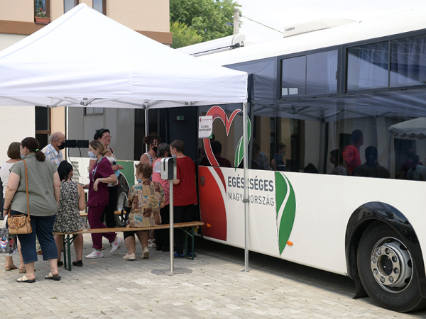 Idén 62 településre jutnak el az NNK szűrőbuszai - Milyen szűrővizsgálatokra számíthatsz?